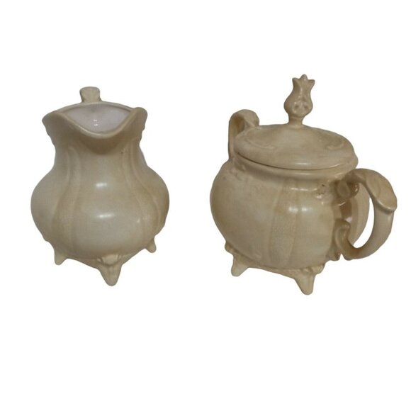 LOMA Pottery Victorian Embossed Cream and covered sugar set - Picture 3 of 9